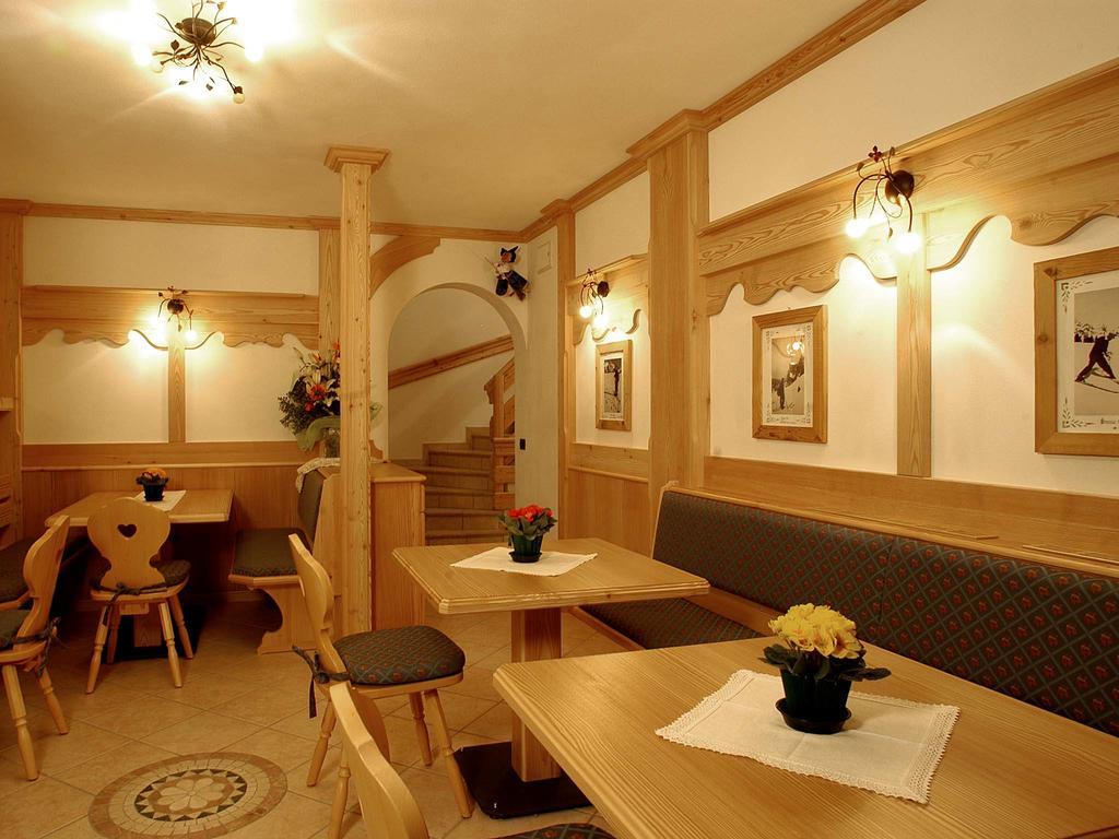 Apartments Mirabell Livinallongo Del Col Di Lana ภายนอก รูปภาพ